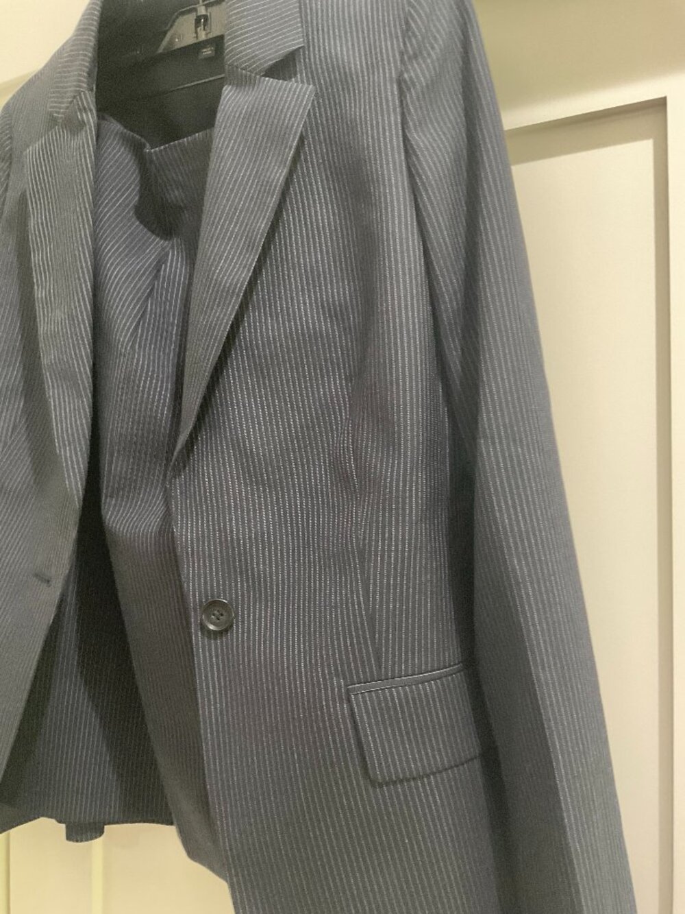 Classic Brooks Brothers Suit (Jacket Size 8, Skirt Size 6) - Picture 3 of 5